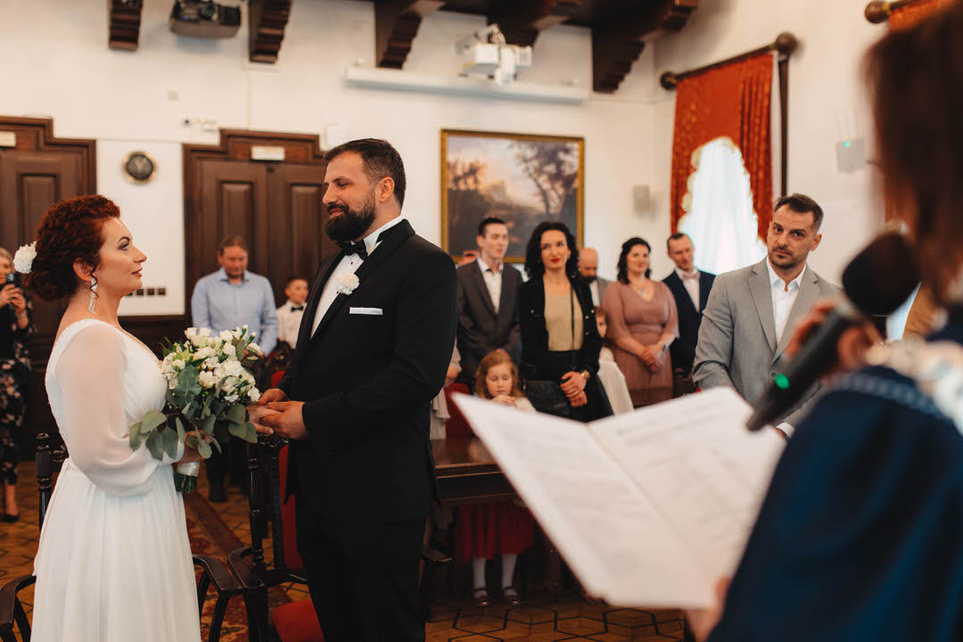 Ślub kościelny a cywilny – różnice w fotografii ślubnej