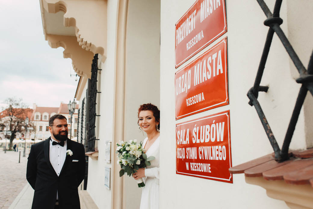 Ślub cywilny w Rzeszowskim ratuszu oraz kameralne przyjęcie weselne w Bieszczadach – Justyna i Łukasz